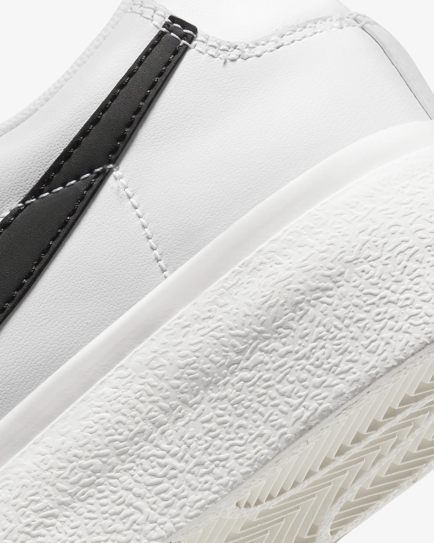 Nike - Blazer Low Platform - White Black