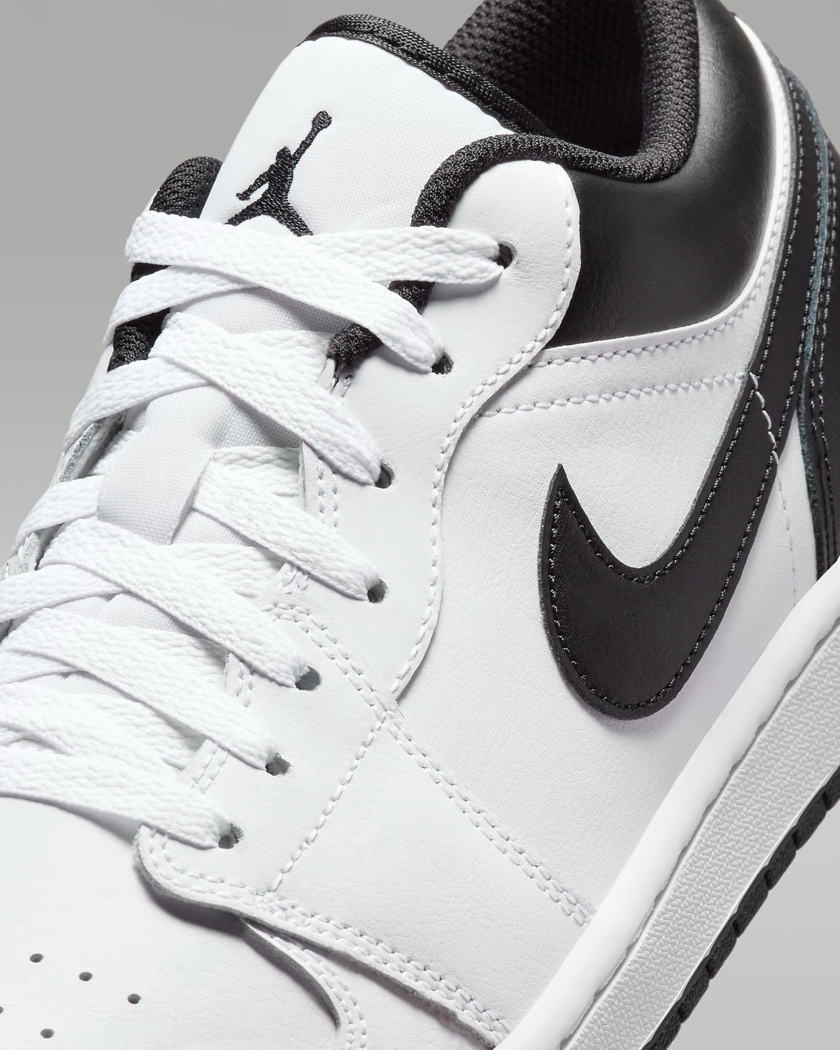 air-jordan-1-low-shoes-white-black-laces