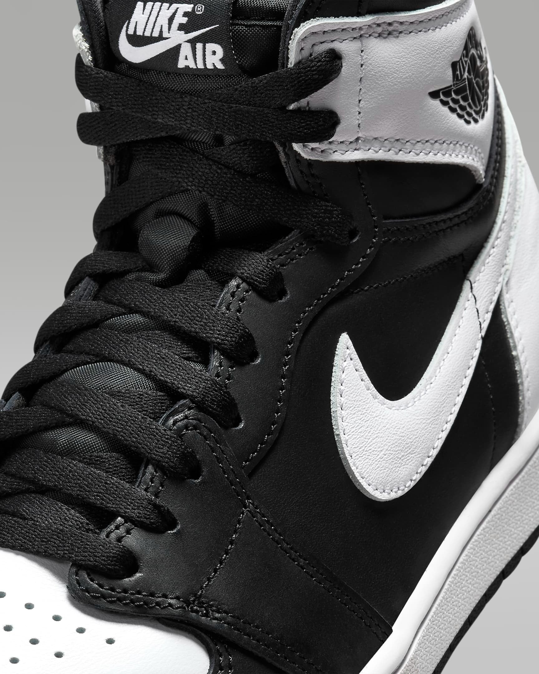 air-jordan-1-retro-high-og-black-white-laces