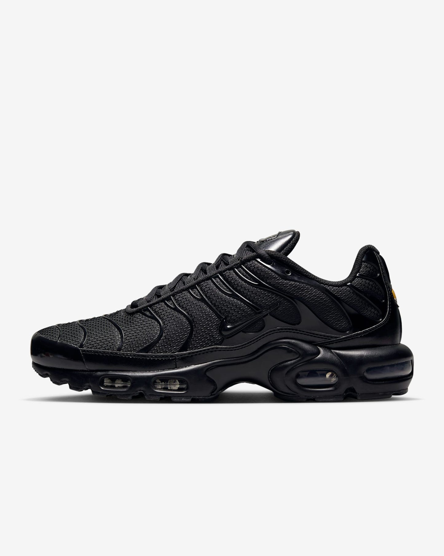 air-max-plus-shoes-tripple-black-front