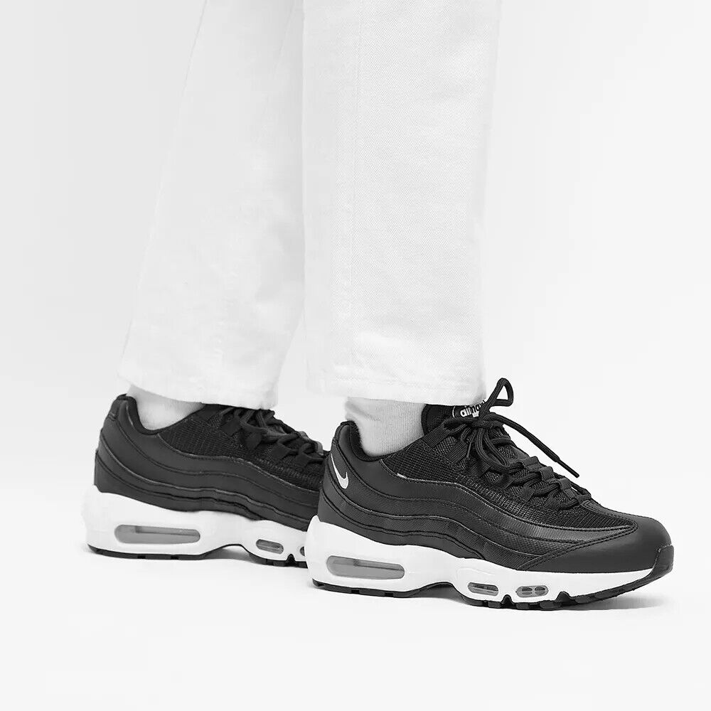 Nike wmns air max hotsell 95 se (black/white) 銆恠p銆?