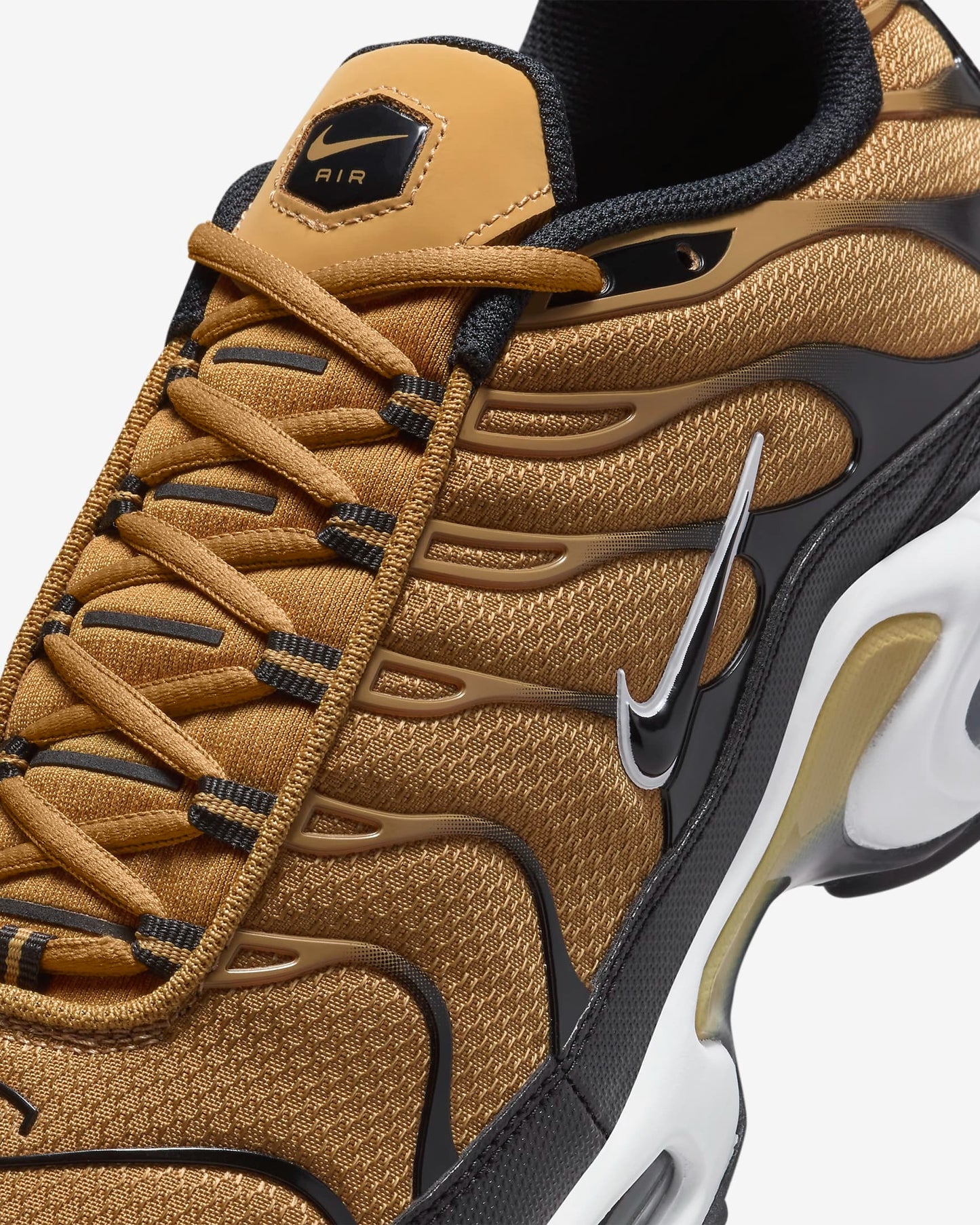 chaussure-air-max-plus-Golden-Harvest-laces