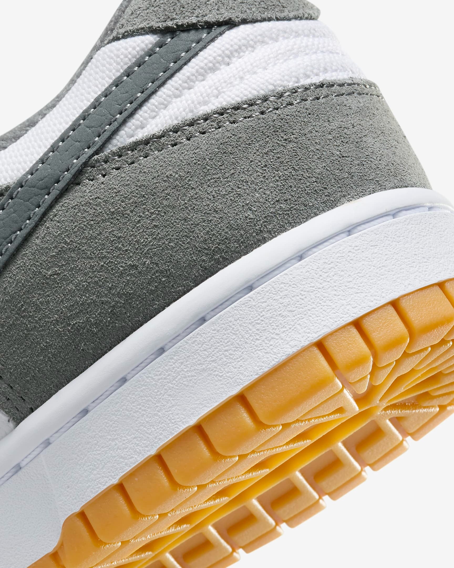 chaussure-dunk-low-Smoke-Grey-Gum-3M-details