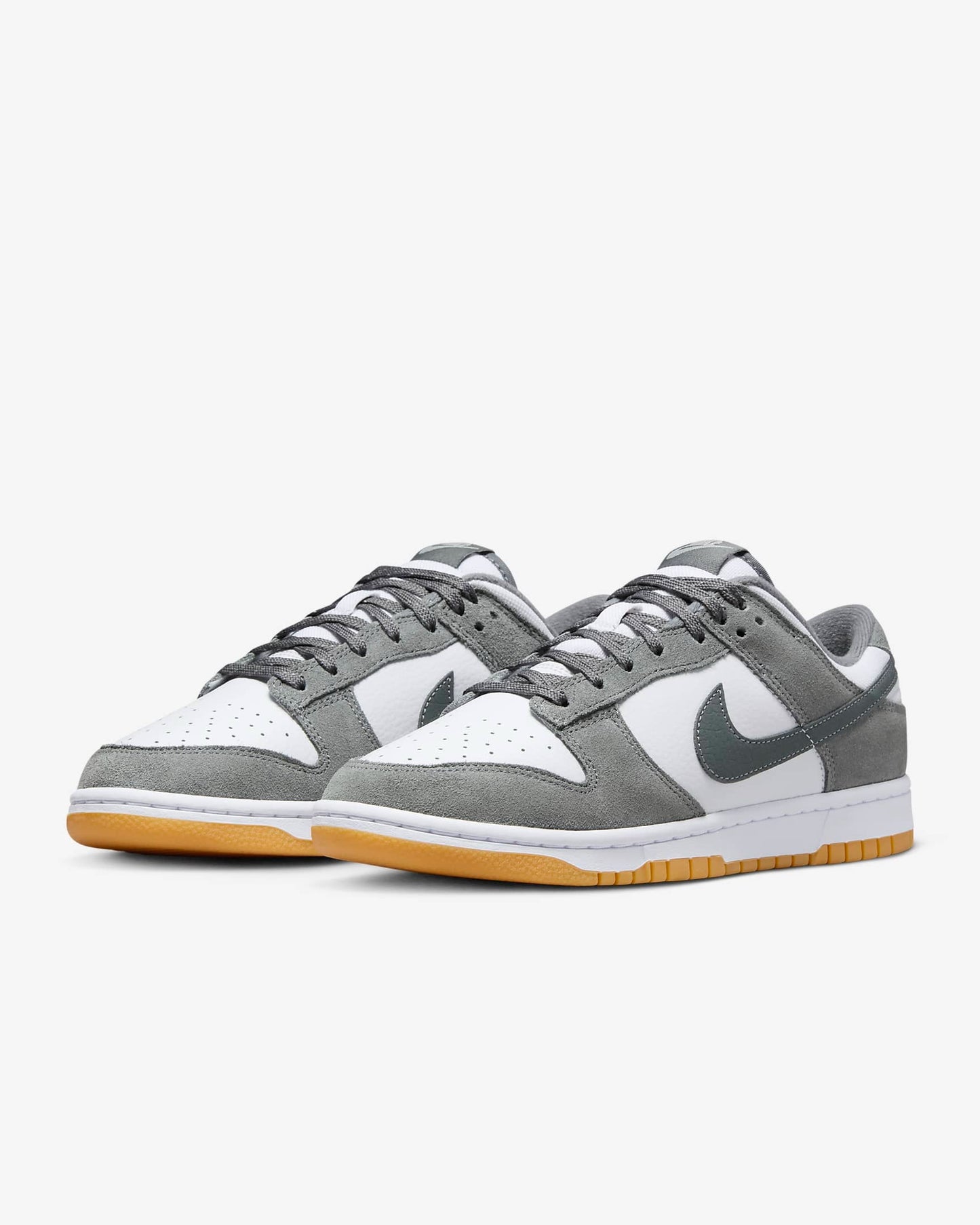 chaussure-dunk-low-Smoke-Grey-Gum-3M-pair