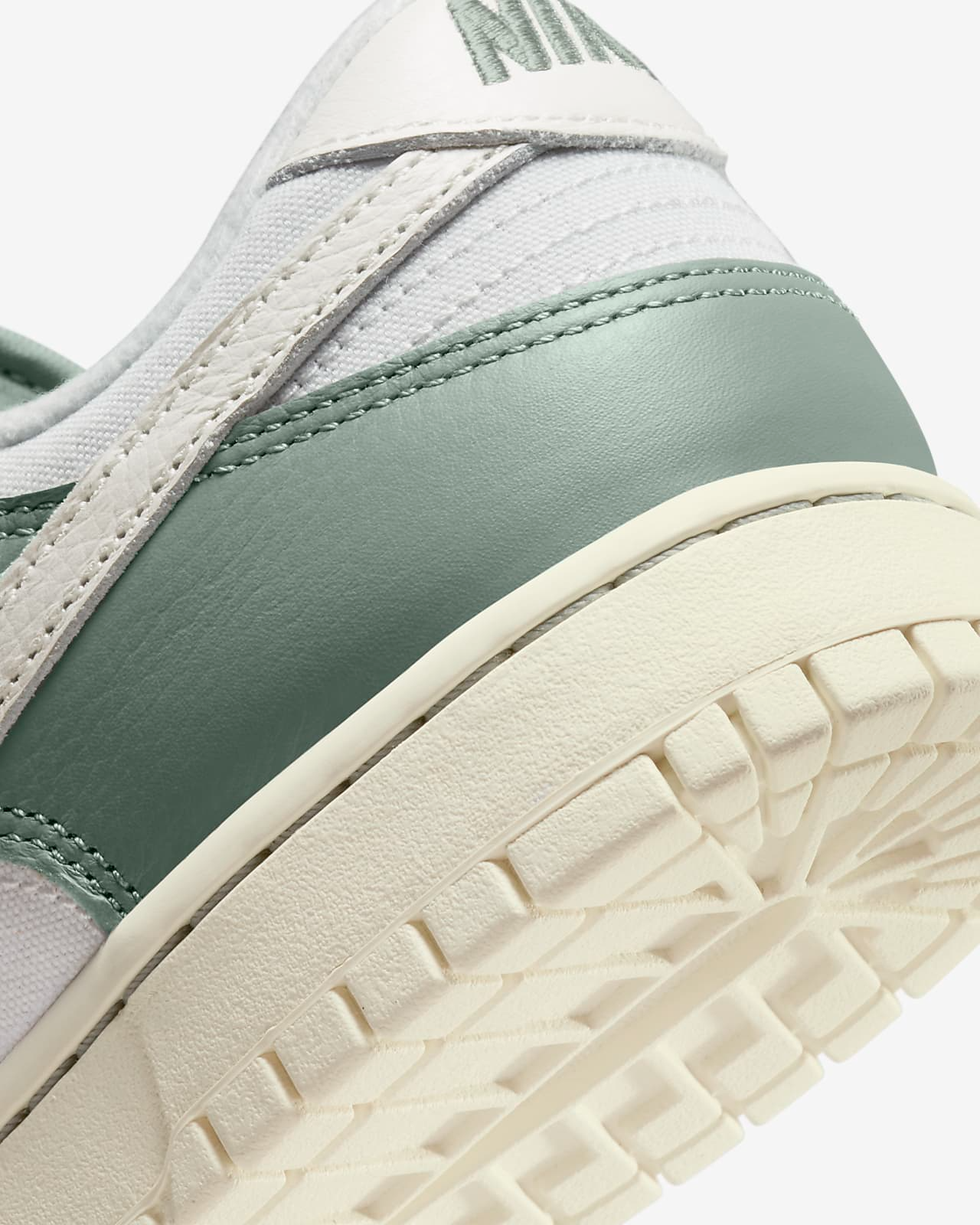 Nike - Dunk Low - Mica Green