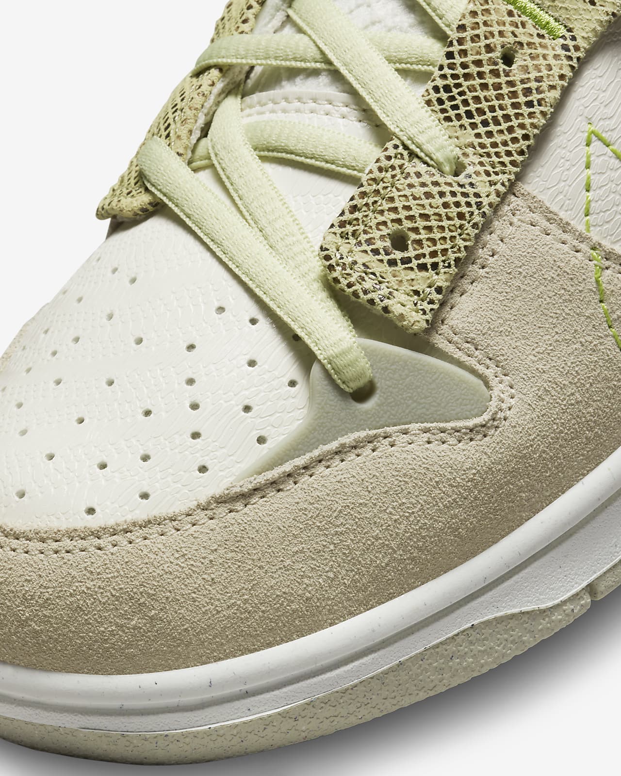 Nike - Dunk Low SE - DISRUPT 2