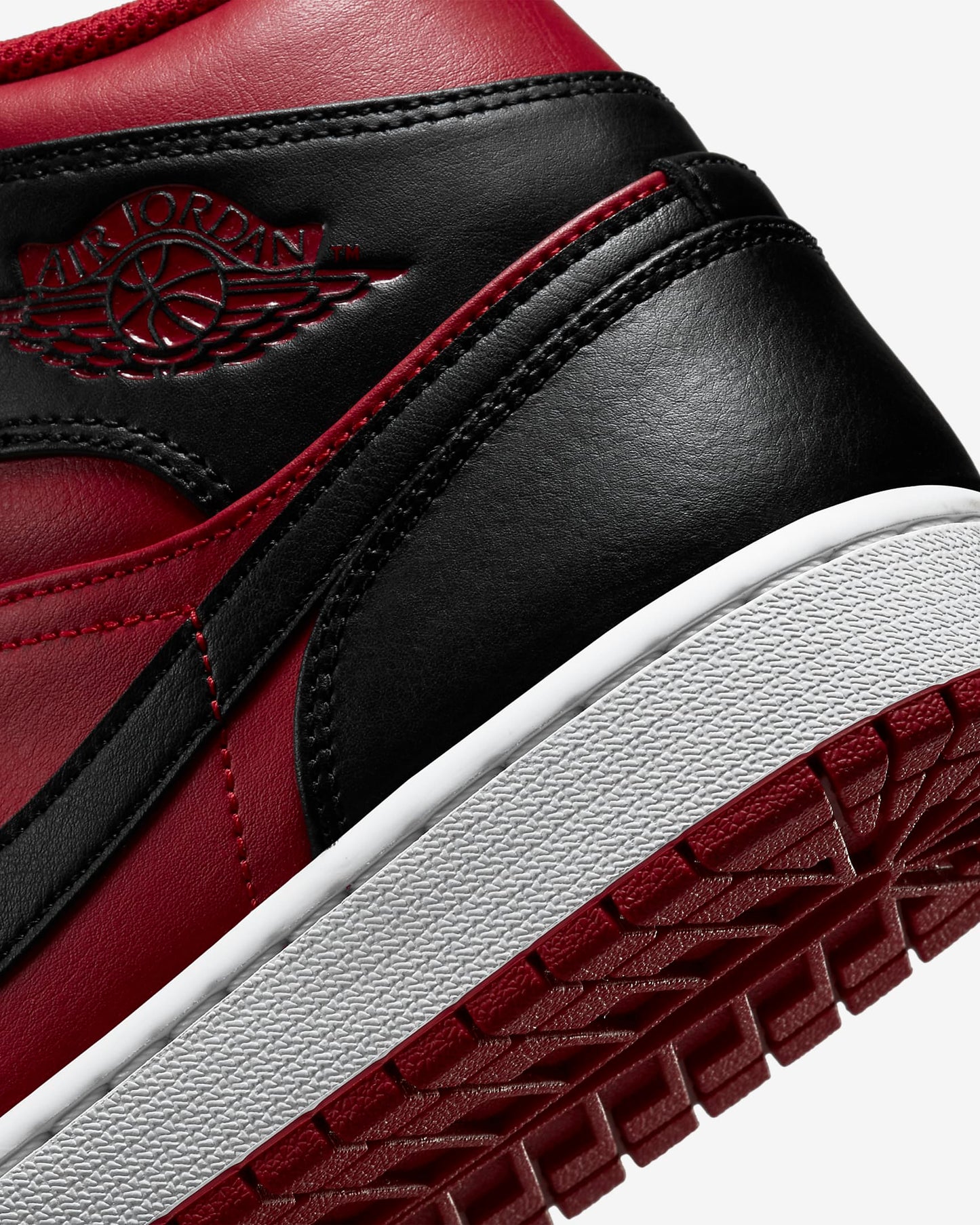 Nike - Air Jordan 1 Mid - REVERSE BRED